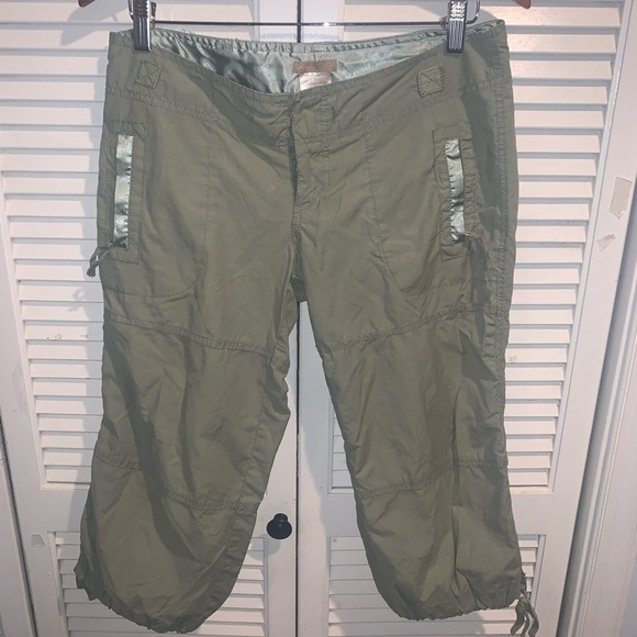 Reference green cargo Capri pants women’s size medium - Picture 2 of 6